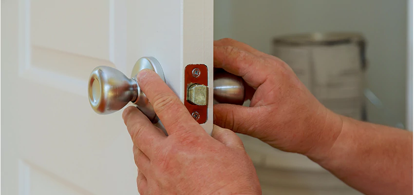 AAA Locksmiths For lock Replacement in Park Ridge